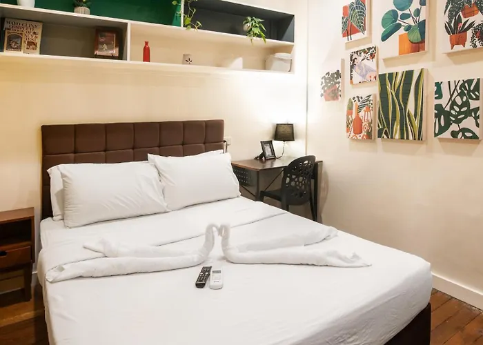 Homey And Cozey Poblacion Makati S12 *