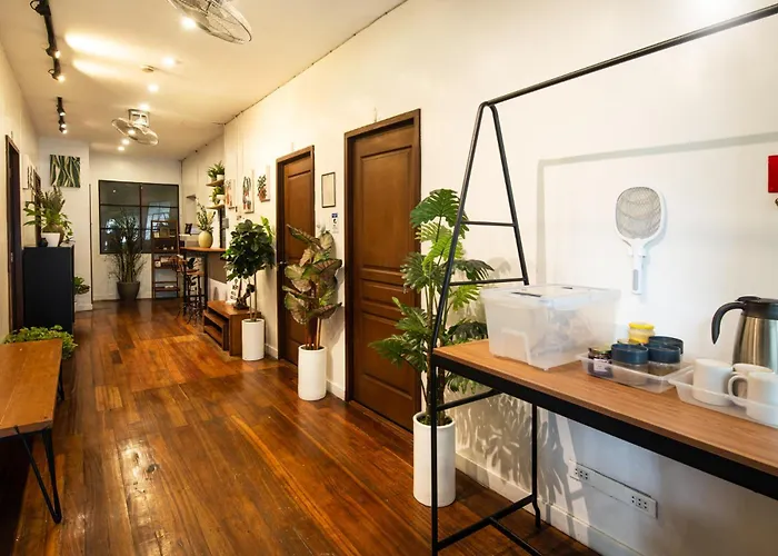 Homey And Cozey Poblacion Makati S12